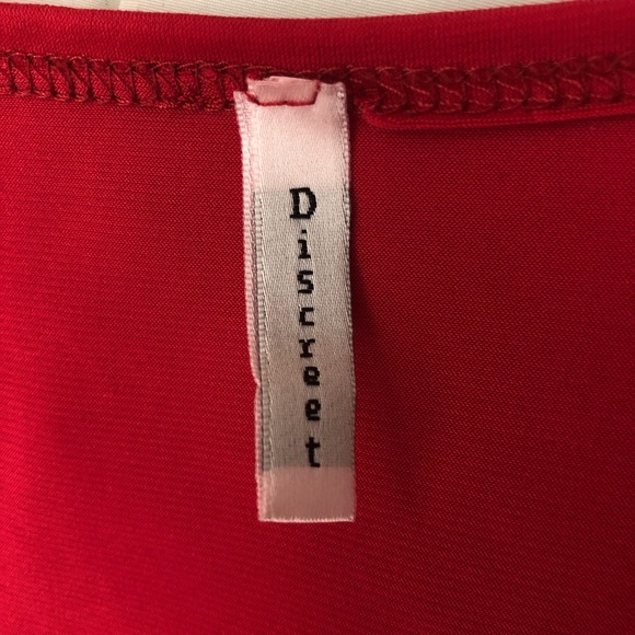 CUTE RED TOP - Picture 3 of 3